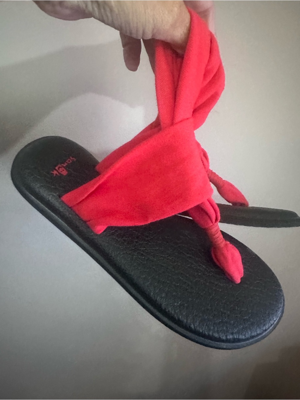Sanuk yoga sandals sz 6 excellent condition